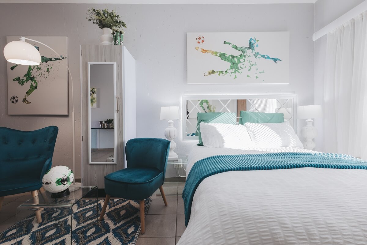 BACHELOR Unit 18 Photo