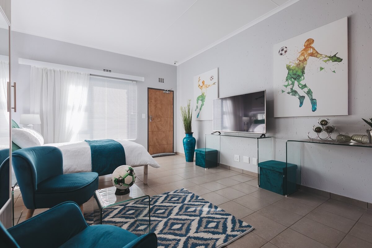 BACHELOR Unit 19 Photo