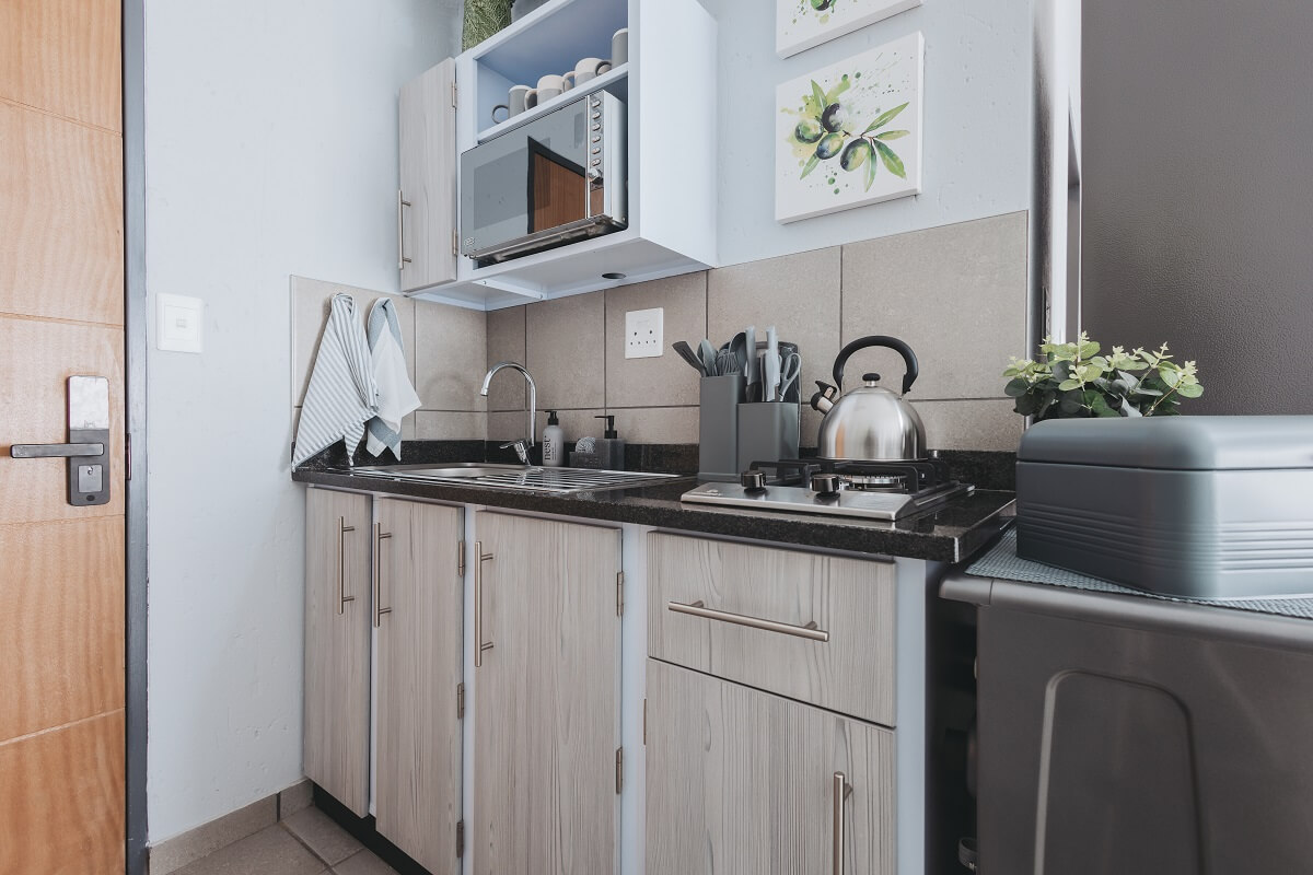 BACHELOR Unit 24 Photo