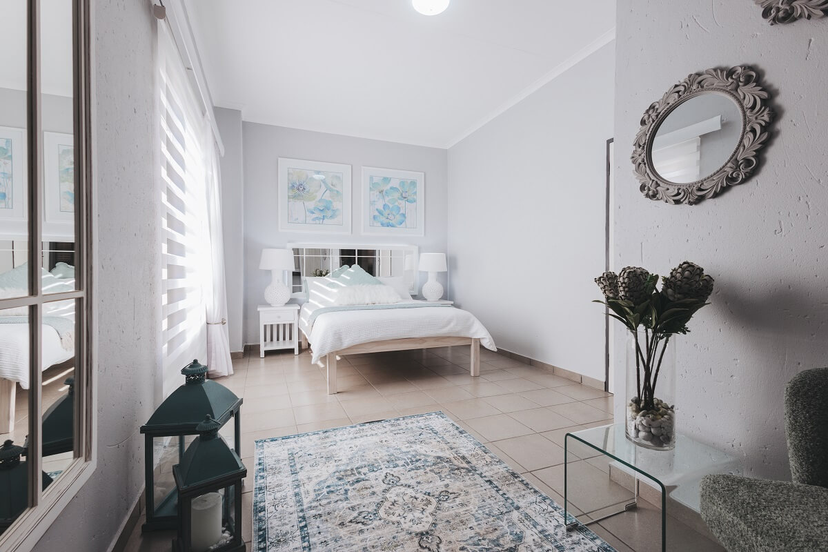 BACHELOR Unit 4 Photo