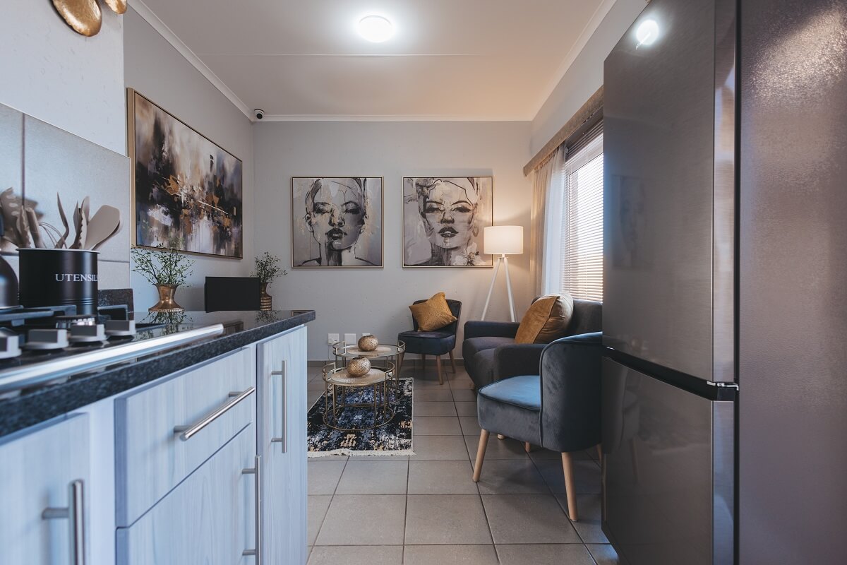 BACHELOR Unit 6 Photo